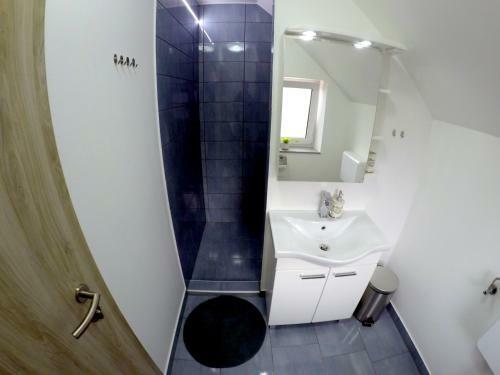 Hostal The Jungle Apartments And Rooms (Vila D?ungla)