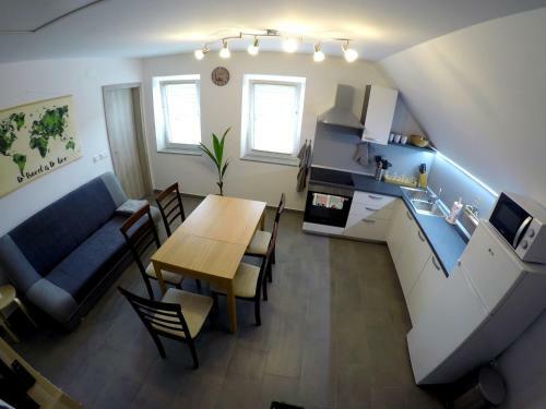 Hostal The Jungle Apartments And Rooms (Vila D?ungla)