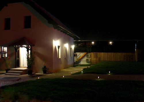 Hostal The Jungle Apartments And Rooms (Vila D?ungla)