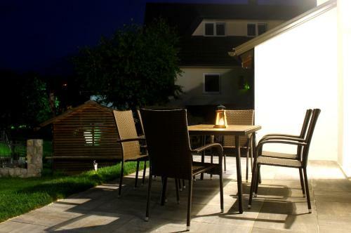 Hostal The Jungle Apartments And Rooms (Vila D?ungla)