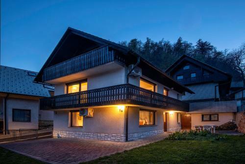 Apartments Skodlar
