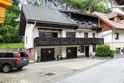 Castle Way Apartments Tamy