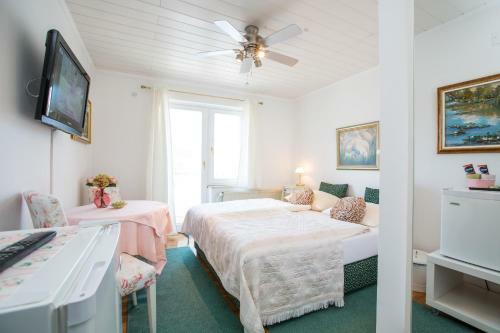B&B Pletna A Double Lake-view Room