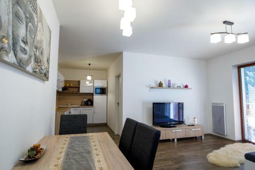 Apartm�n Adam Bystr� T�le