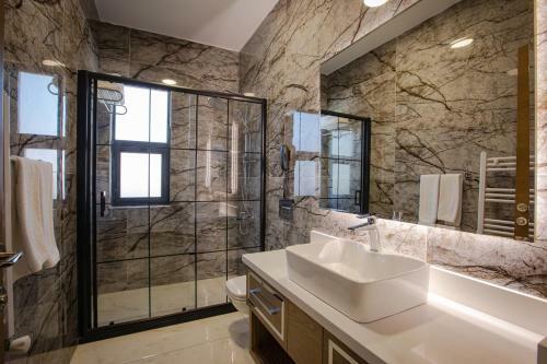Bah�elievler Hotels