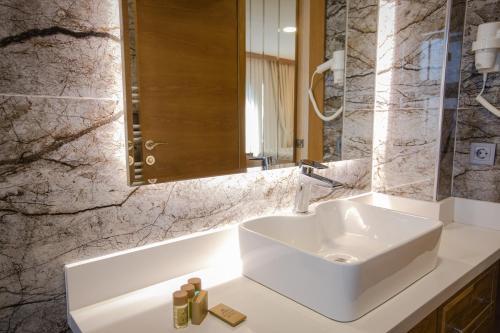 Bah�elievler Hotels