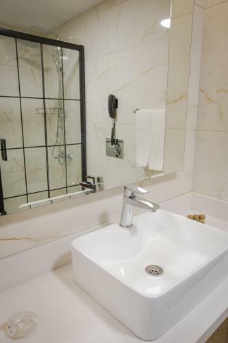 Bah�elievler Hotels