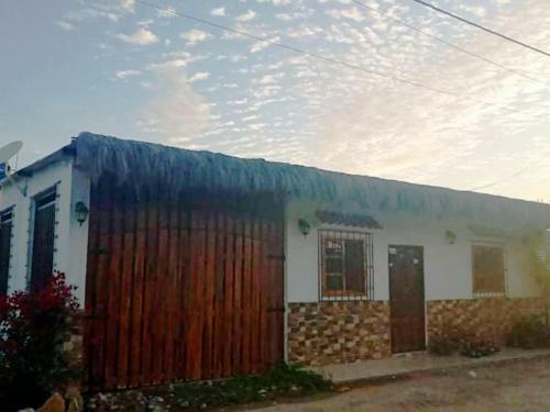 Tony�s Home Ayangue