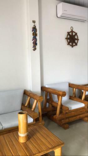 Tony�s Home Ayangue