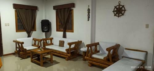 Tony�s Home Ayangue