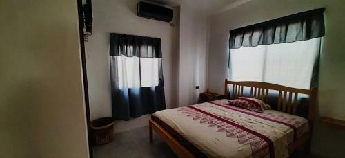 Tony�s Home Ayangue