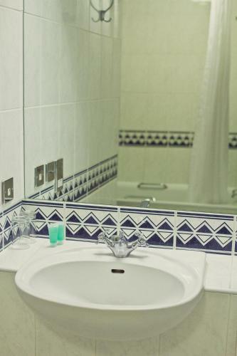 Hostal Abbey Lodge Hotel