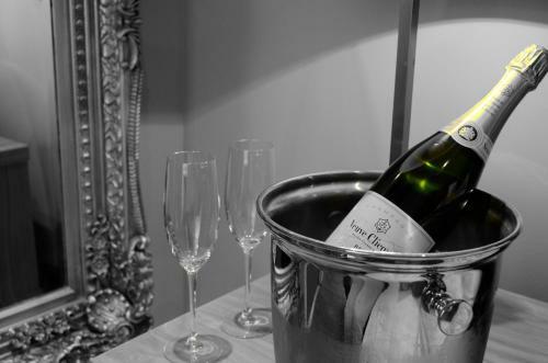 Residence 6 Luxury Serviced Apartments