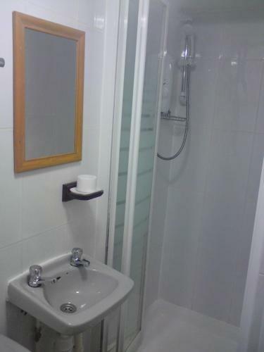 Hostal Park House B&B
