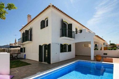 Apartamento Vila Com Piscina E Jardim Privado