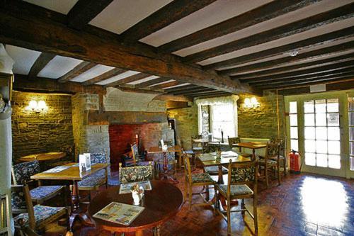 Posada The Three Cocks Coaching Inn