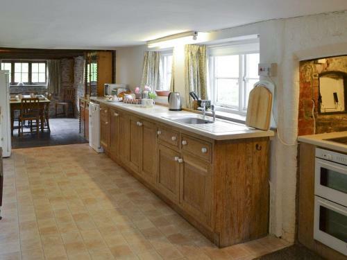 Boundstone Farmhouse