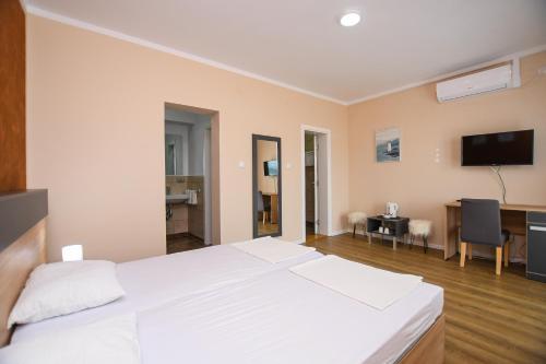 Danubiana Apartments 5-6