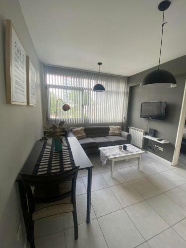 Del Alto Apartment