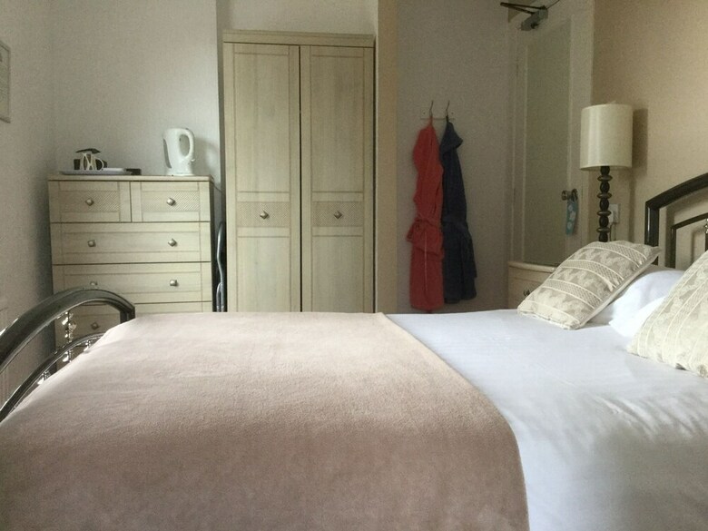 Bed & Breakfast The Groveside Guest House