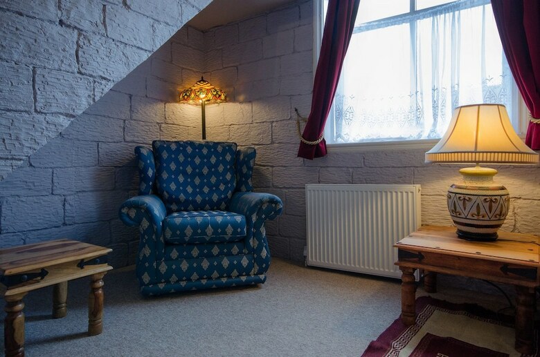 Dukes Folly Hotel