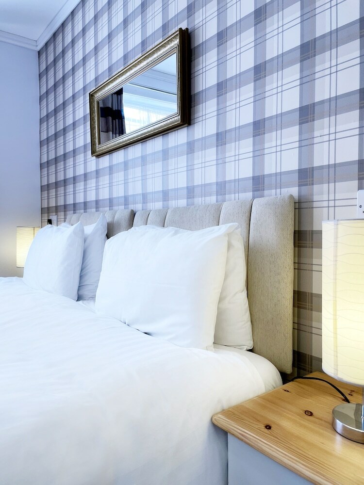 Dukes Folly Hotel