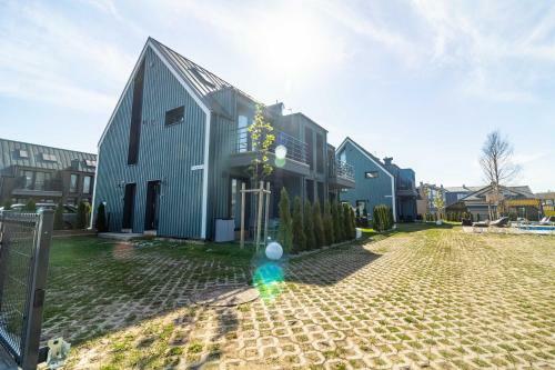 Green Shine Apartment, By Cohost