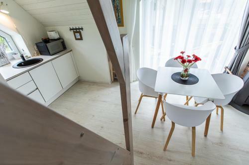 Apartamentai ?alia J?ros