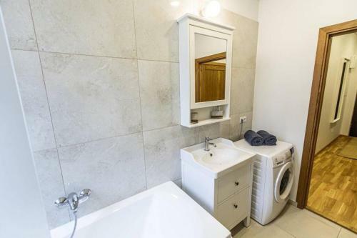 Comfortable Apartment In Prestigious Seaside Area