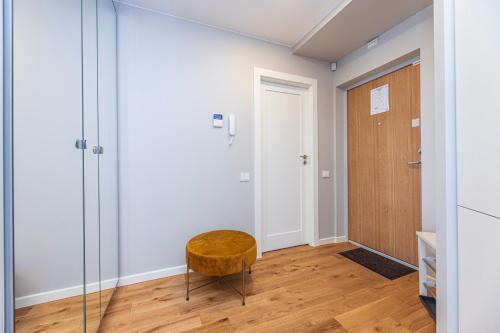 Sm?lis Ir J?ra Apartamentai, Elija