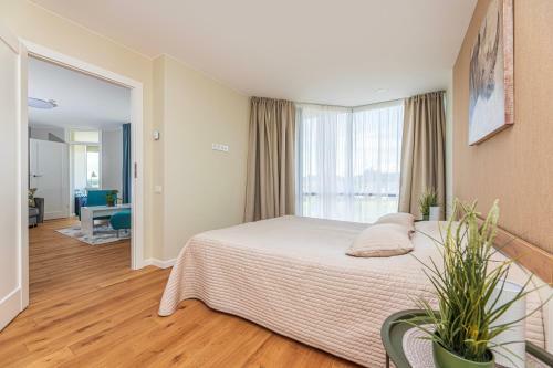 Sm?lis Ir J?ra Apartamentai, Elija