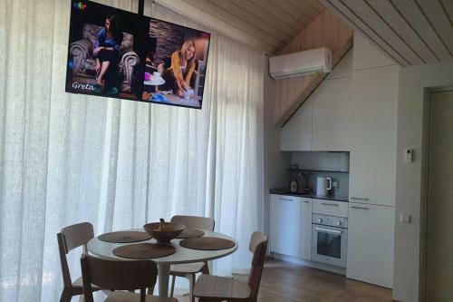 Apartamento 2.5 Kambari? Butas Per Du Auk?tus Su Baseinu