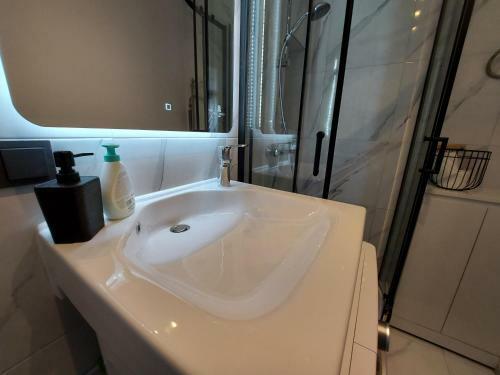 2 Bedrooms Apartment, City Center, With Balconies