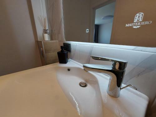 2 Bedrooms Apartment, City Center, With Balconies