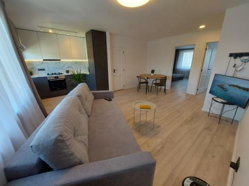 2 Bedrooms Apartment, City Center, With Balconies