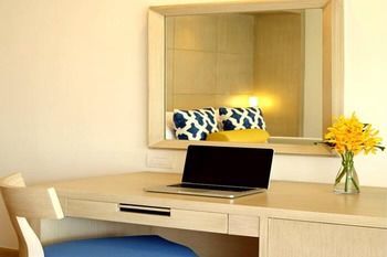 Hotel Amari Palm Reef Resort