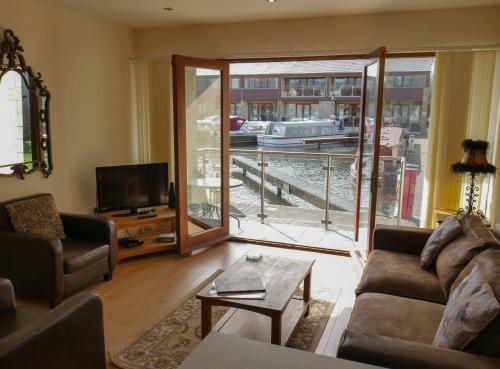 Tewitfield Marina Aparthotel