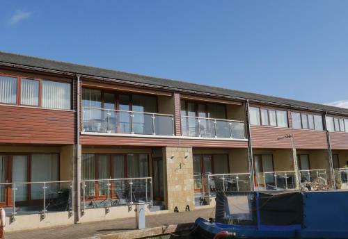 Tewitfield Marina Aparthotel