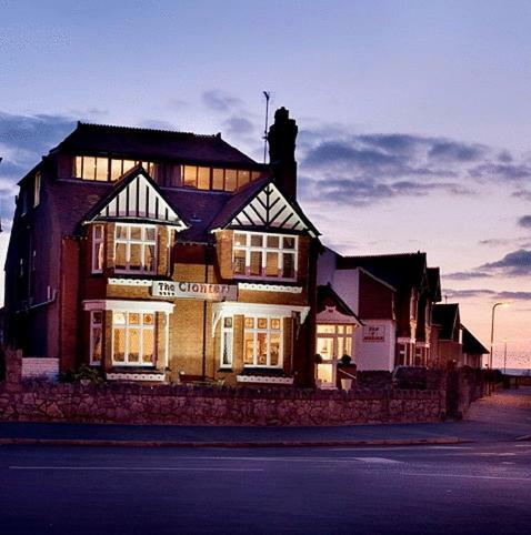 Hostal The Clontarf Hotel