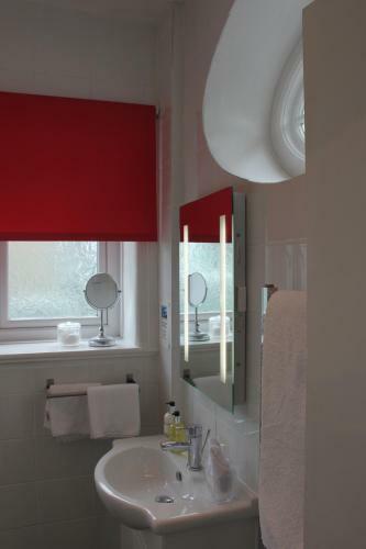 Hostal The Red House Guest House