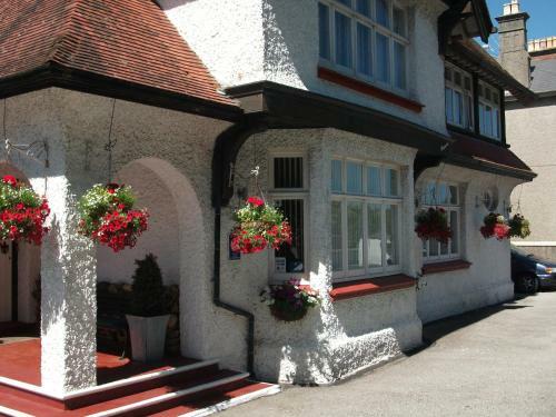 Hostal The Red House Guest House