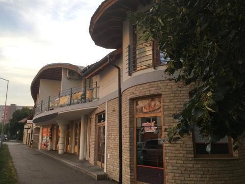 Kond� Apartments B