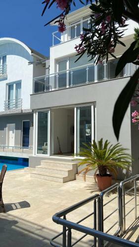 Y?ll?k Luxury Villa