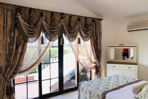 Fun&sun Luxury River Villa With Amazing Landscape