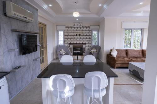 Villa Stone 2