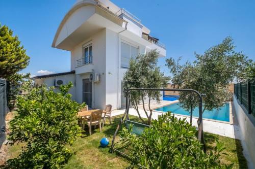 Wonderful Villa With Private Pool In Antalya