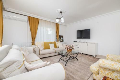 Wonderful Villa With Private Pool In Antalya