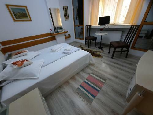 Hostal Lis House