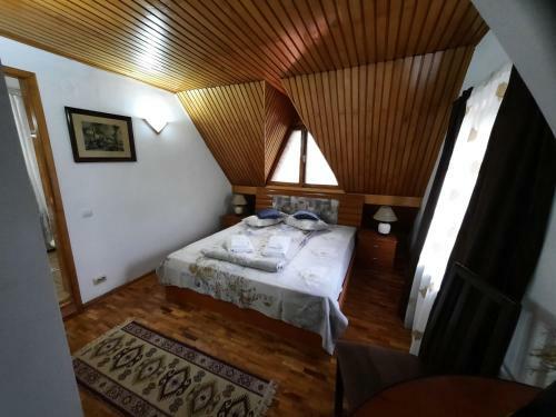 Hostal Lis House