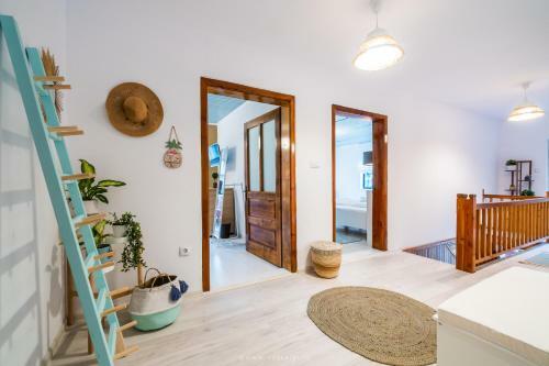 Villa River House